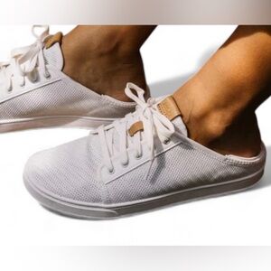 Okukai Pehuea Lī White Mesh Convertible Sneakers size 9